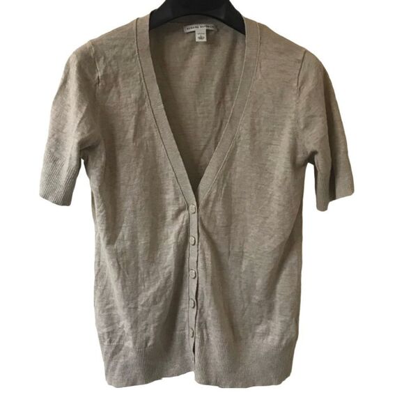 Banana Republic Women’s Gray Button Down Short Sleeve V-Neck Cardigan - Picture 1 of 7